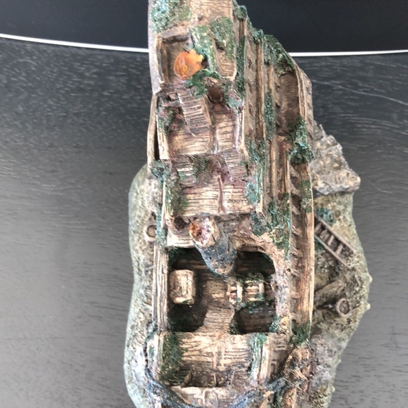 Fish Tank Ship Wreck - Picture 5 of 9